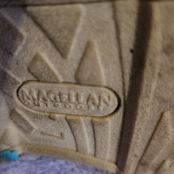 MAGELLAN OUTDOORS Little Girls Pink Holographic Designed fur boots sz7 - Picture 9 of 10